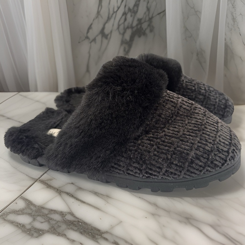Kelly & Katie Kennedy Slipper in black size small - Picture 2 of 10